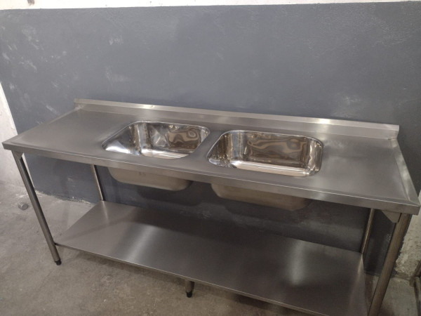 Pia hospitalar inox??